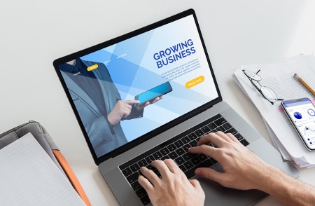 Екран ноутбукуз додатком Growing Business